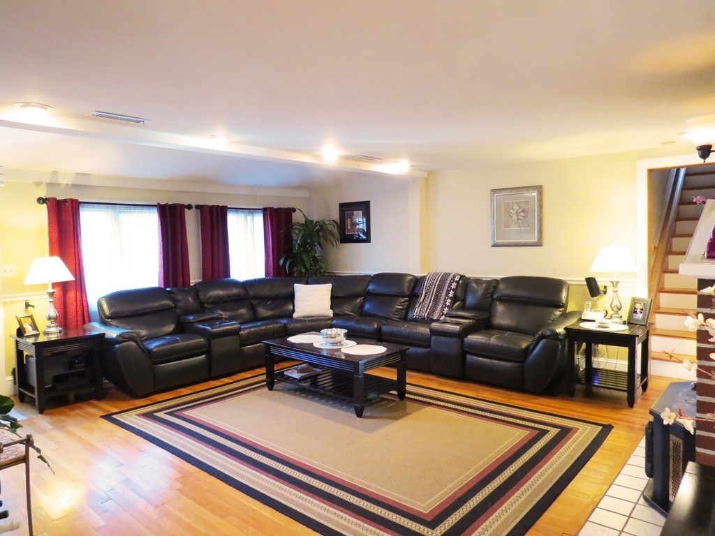 53 Lakeview Road Foxboro, MA 02035 - Photo 5 of 23 Gallery Image 5
