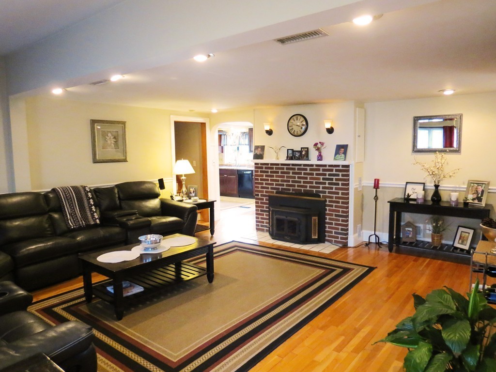 53 Lakeview Road Foxboro, MA 02035 - Photo 6 of 23 Gallery Image 6