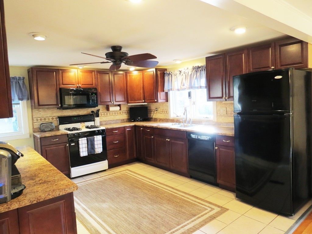 53 Lakeview Road Foxboro, MA 02035 - Photo 7 of 23 Gallery Image 7