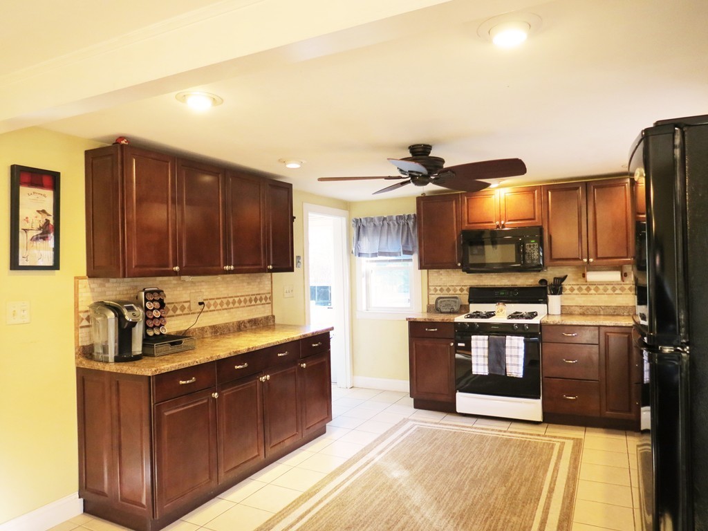 53 Lakeview Road Foxboro, MA 02035 - Photo 8 of 23 Gallery Image 8