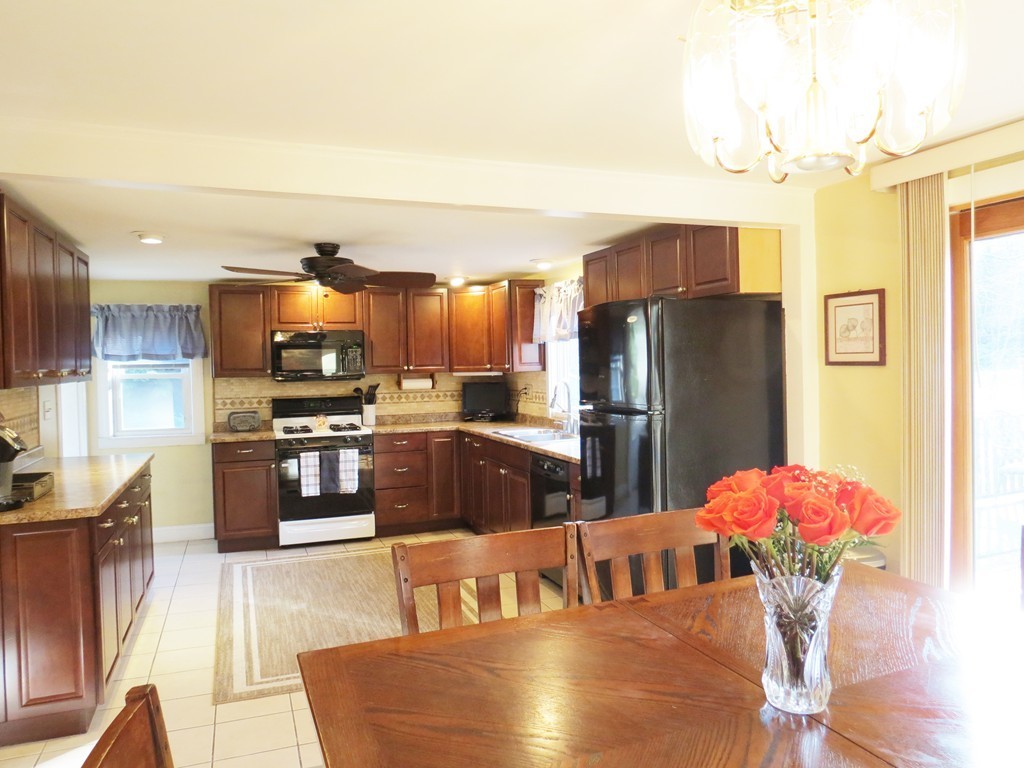 53 Lakeview Road Foxboro, MA 02035 - Photo 9 of 23 Gallery Image 9