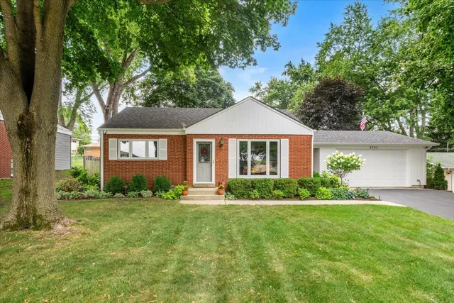 $340,000 | 3705 Anne Street, McHenry, IL 60050