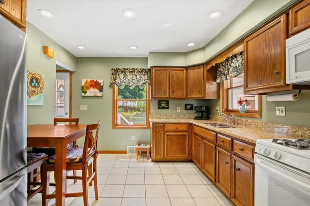 $340,000 | 3705 Anne Street, McHenry, IL 60050