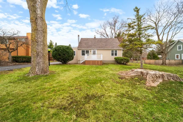 $390,000 | 28W686 Townline Road, Warrenville, IL 60555