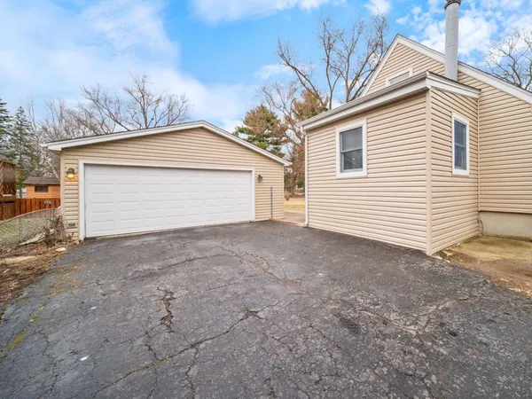 $390,000 | 28W686 Townline Road, Warrenville, IL 60555