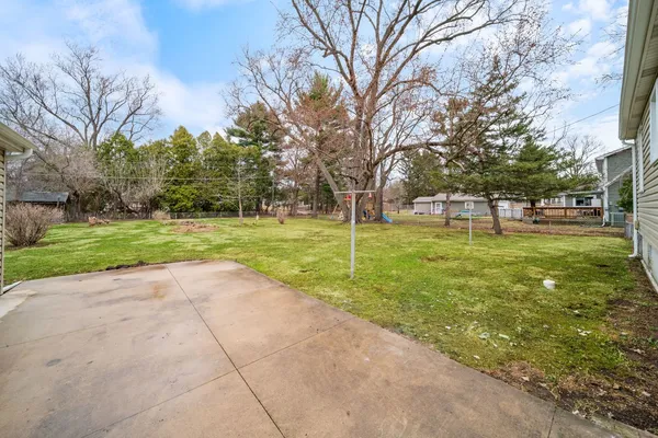 $390,000 | 28W686 Townline Road, Warrenville, IL 60555