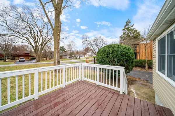 $390,000 | 28W686 Townline Road, Warrenville, IL 60555