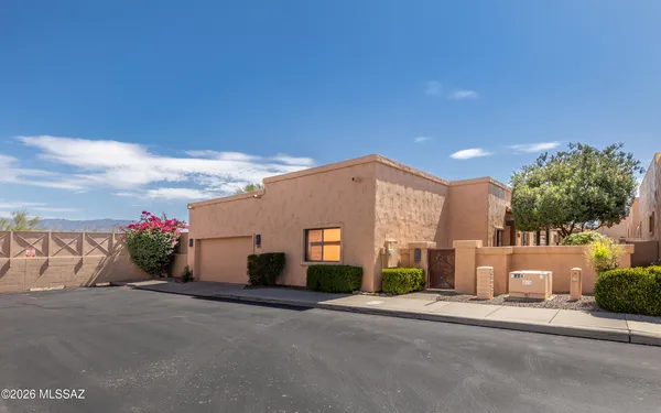 $379,000 | 9459 East Lanterra Court, Tucson, AZ 85710