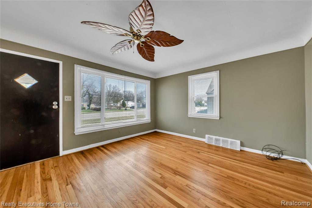 16544 Toepfer Drive Eastpointe, MI 48021 - Photo 12 of 31