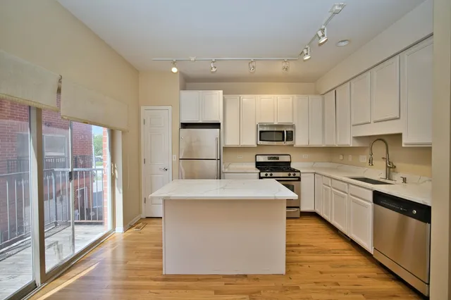 $439,000 | 353 East Eastgate Place, Chicago, IL 60616