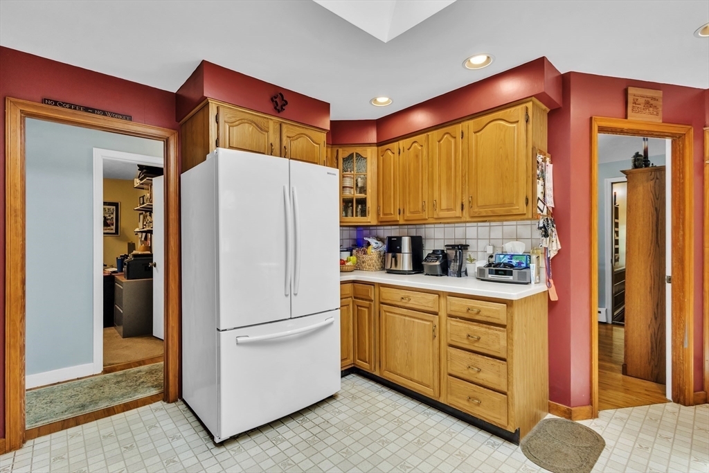 72 Powers Road Holden, MA 01520 - Photo 12 of 30 Gallery Image 12