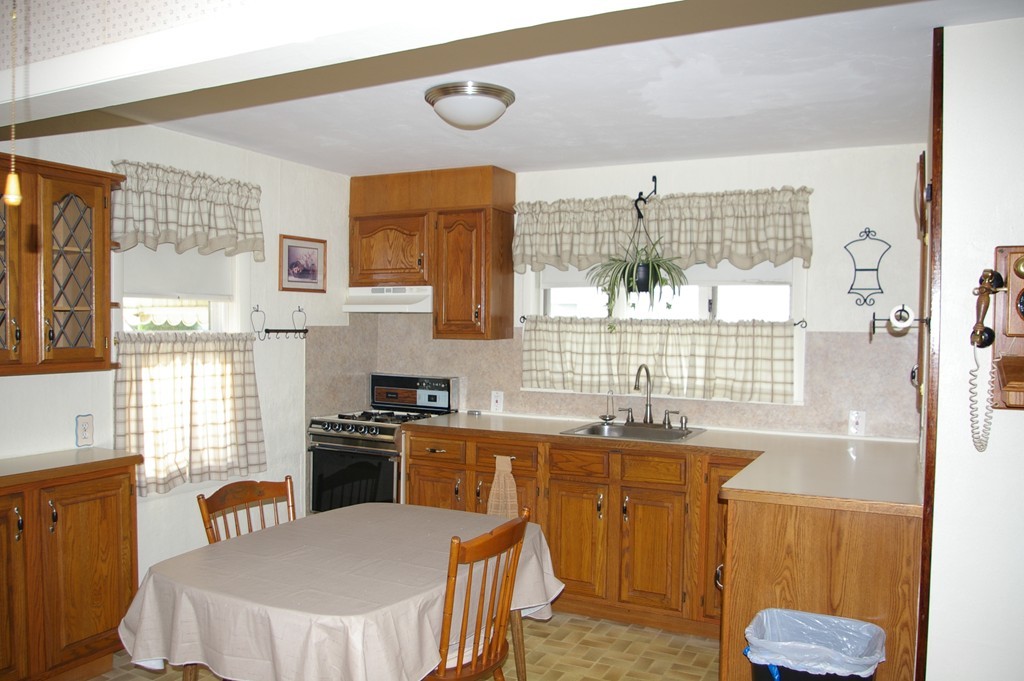 26 Ruggles Street Quincy, MA 02169 - Photo 4 of 23 Gallery Image 4