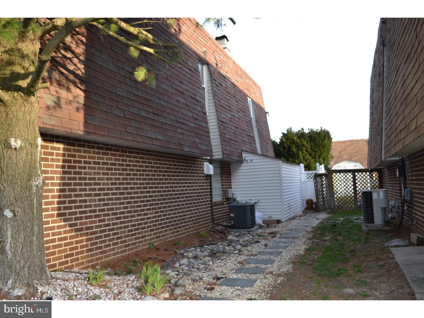 9905 Wingtip Road Philadelphia, PA 19115 - Photo 3 of 25 Exterior Side