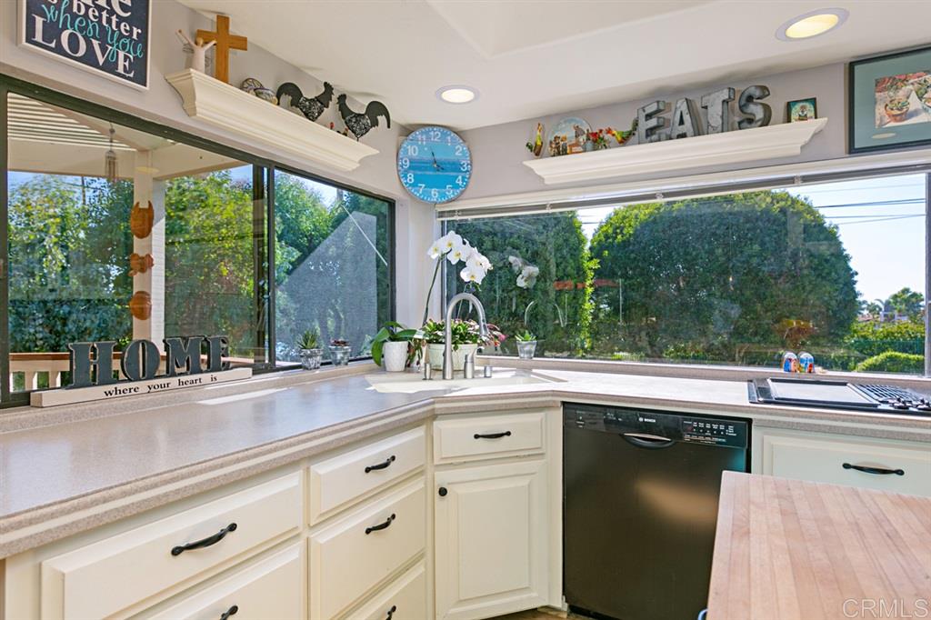 1353 Burgundy Road Encinitas, CA 92024 - Photo 8 of 23