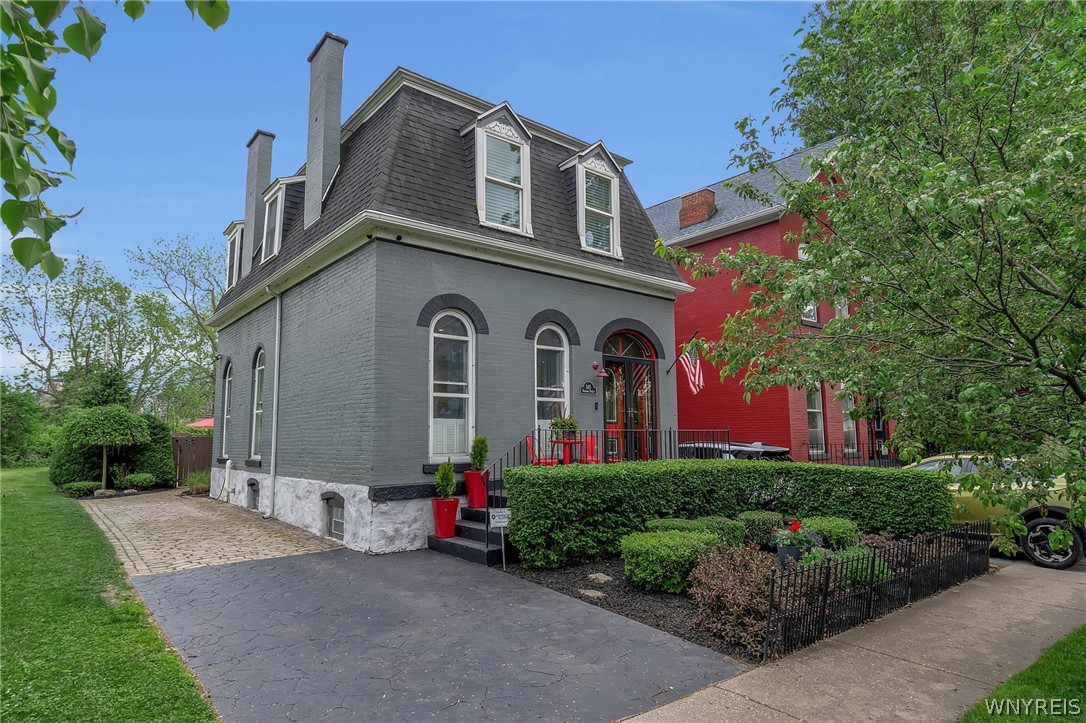 345 Virginia Street Buffalo, NY 14201 - Photo 1 of 37