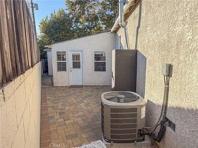 $3,799 | 1112 North Myers Street, Burbank, CA 91506