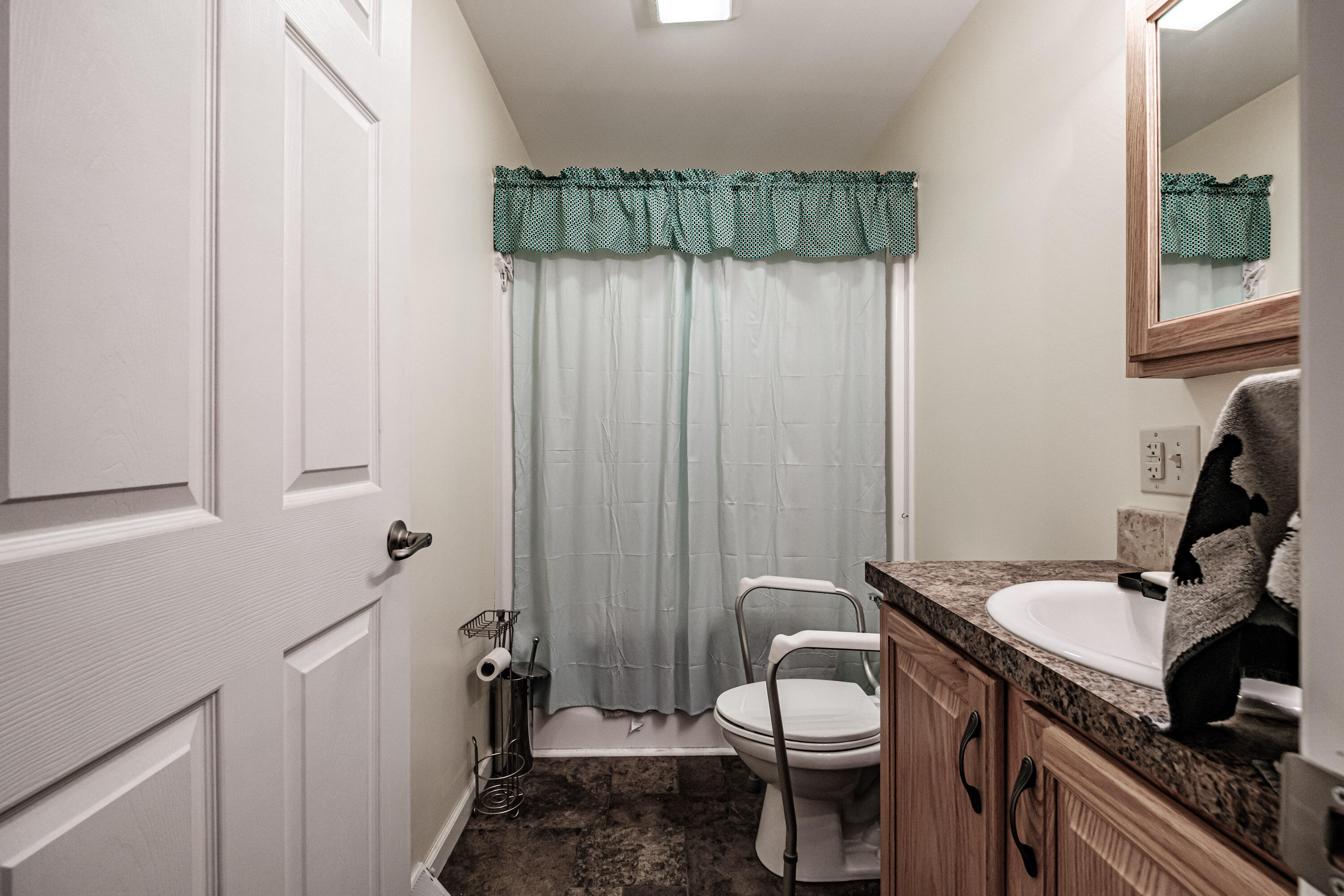 248 Hooper Ledge Road Paris, ME 04281 - Photo 40 of 51 Second bathroom