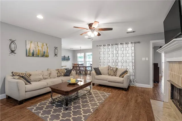 $220,000 | 23597 South Point Drive, Denham Springs, LA 70726