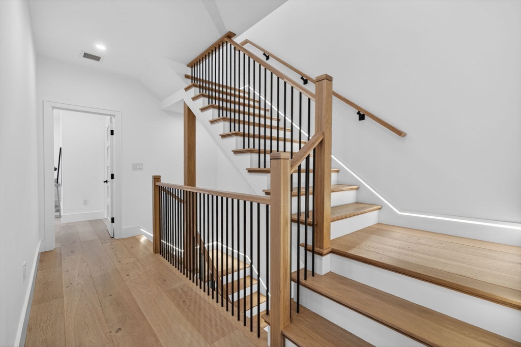 71 Cloverdale Road Newton, MA 02461 - Photo 7 of 27
