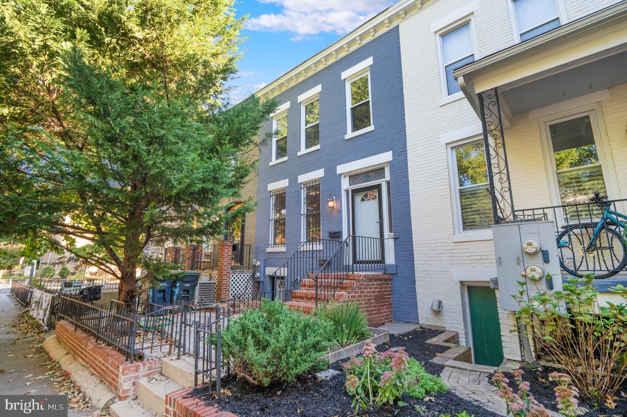 104 15th Street Southeast, Unit A Washington, DC 20003 - Photo 2 of 20