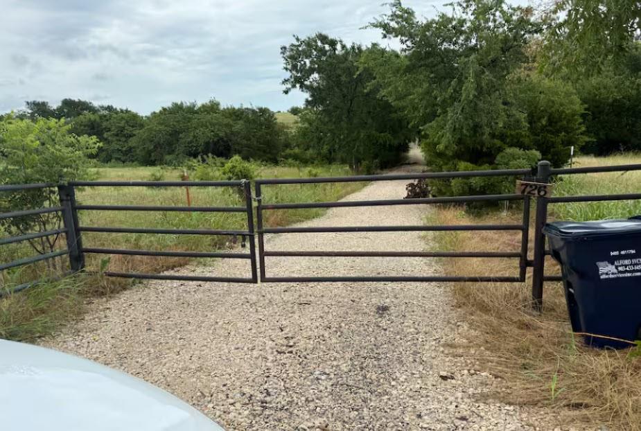 726 Ford Road Sherman, TX 75092 - Photo 5 of 23