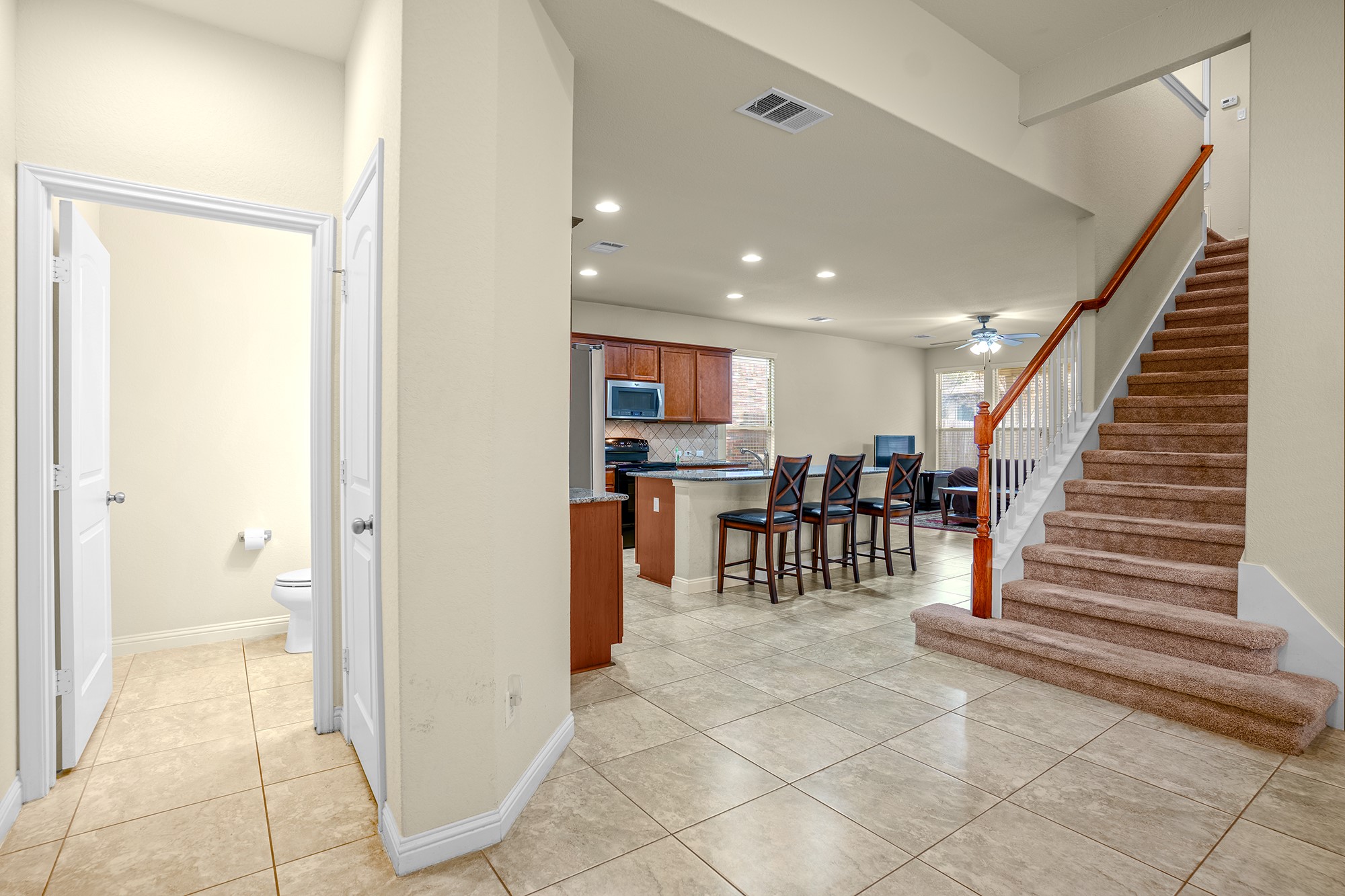 16012 McAloon Way Austin, TX 78728 - Photo 31 of 34 a view of a hallway with dining area and entryway