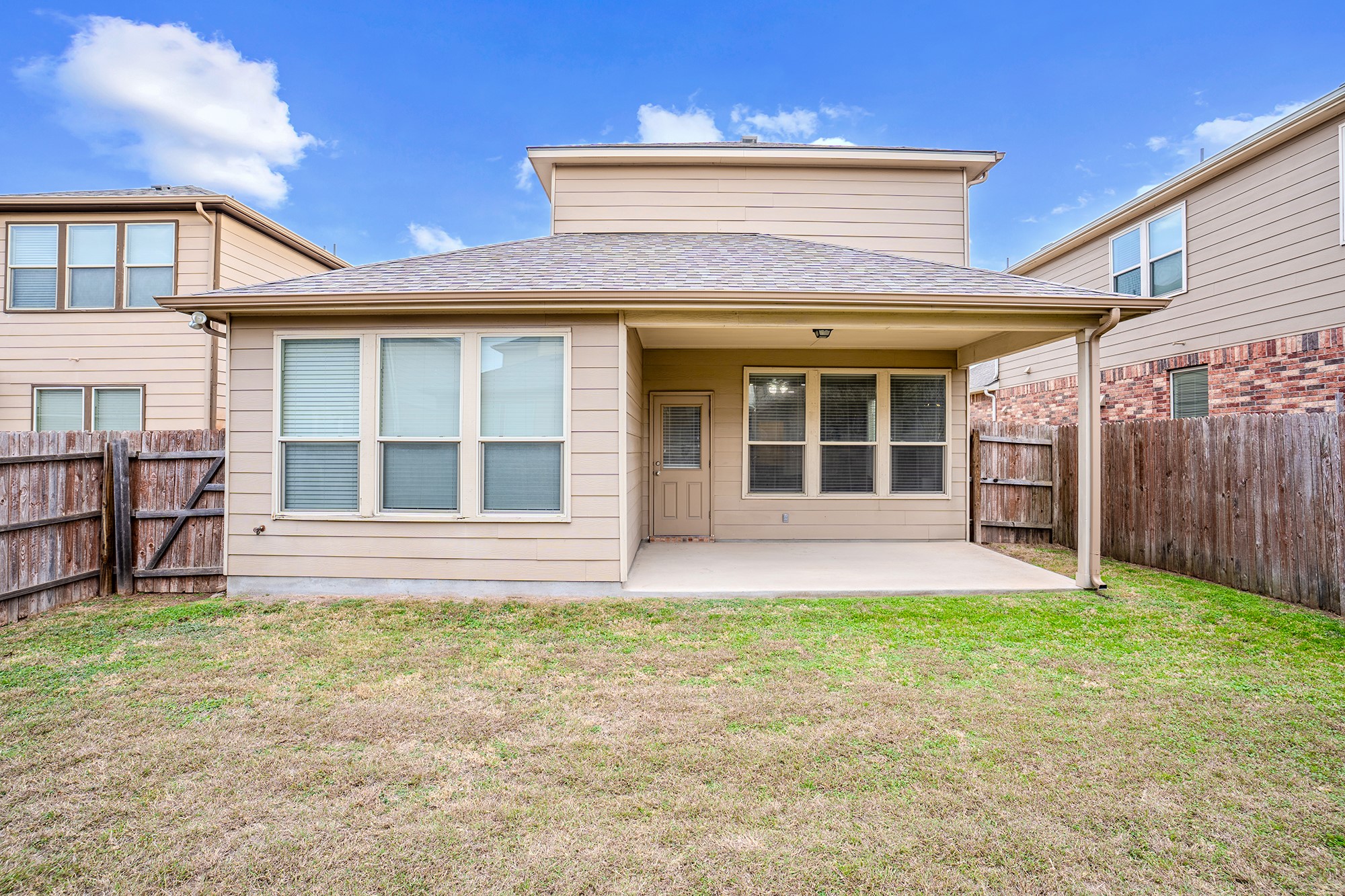 16012 McAloon Way Austin, TX 78728 - Photo 33 of 34 front view of a house with a yard