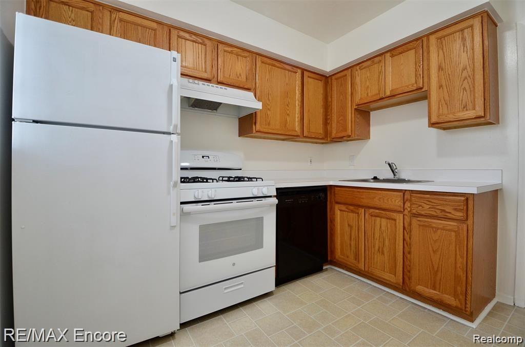 465 Miller Avenue, Unit 106 Rochester, MI 48307 - Photo 14 of 46 A70B4393-EFCC-4C65-B080-FA15D7E1E18B_1_201_a.jpeg