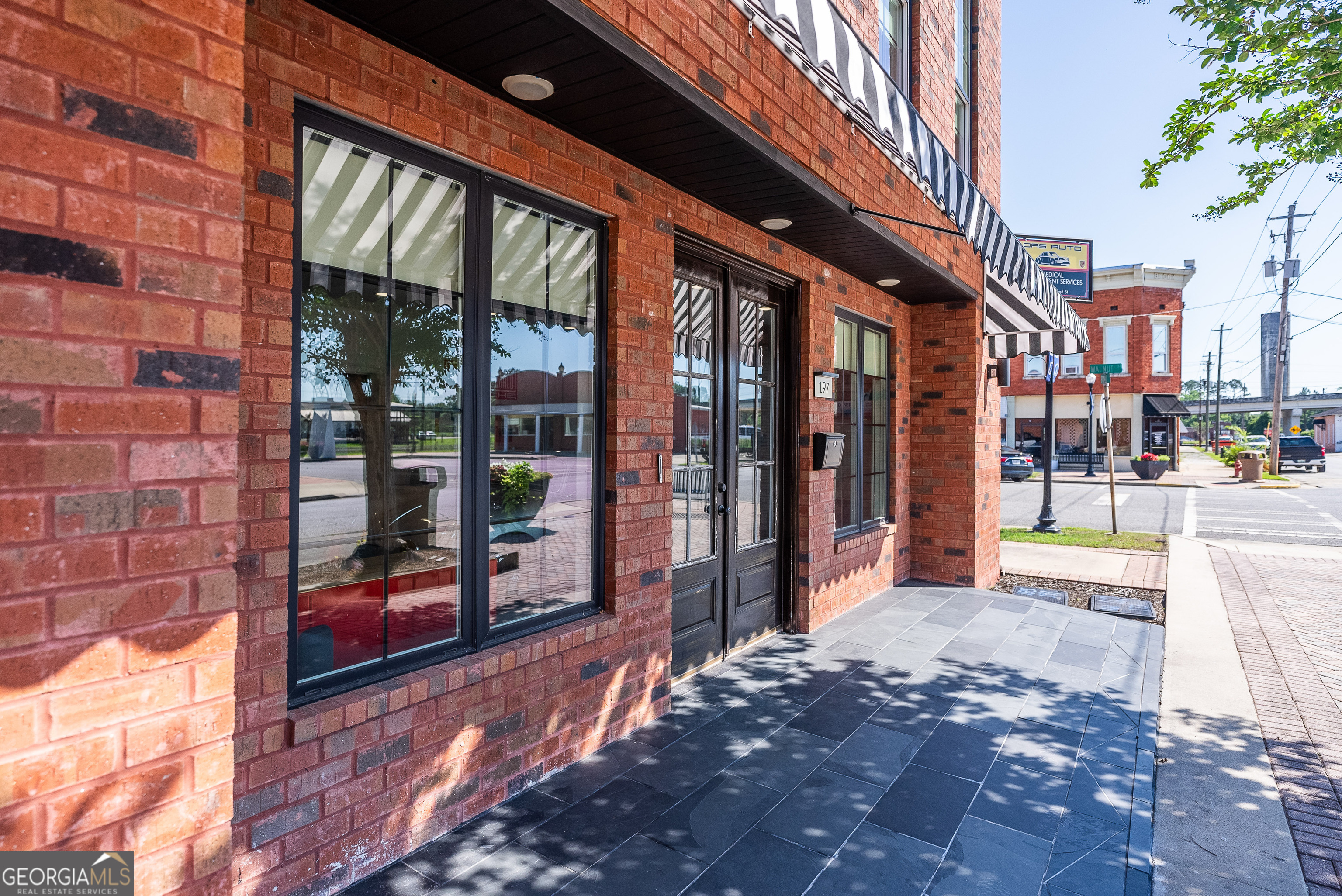 197 Northwest Broad Street Jesup, GA 31545 - Photo 10 of 54 a view of a interior of the building