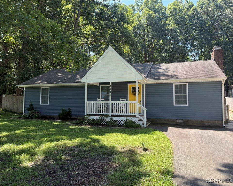 Three bedroom remodeled Ranch-style home with cove