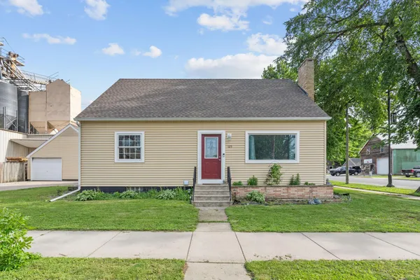 $299,900 | 125 West Church Street, Belle Plaine, MN 56011
