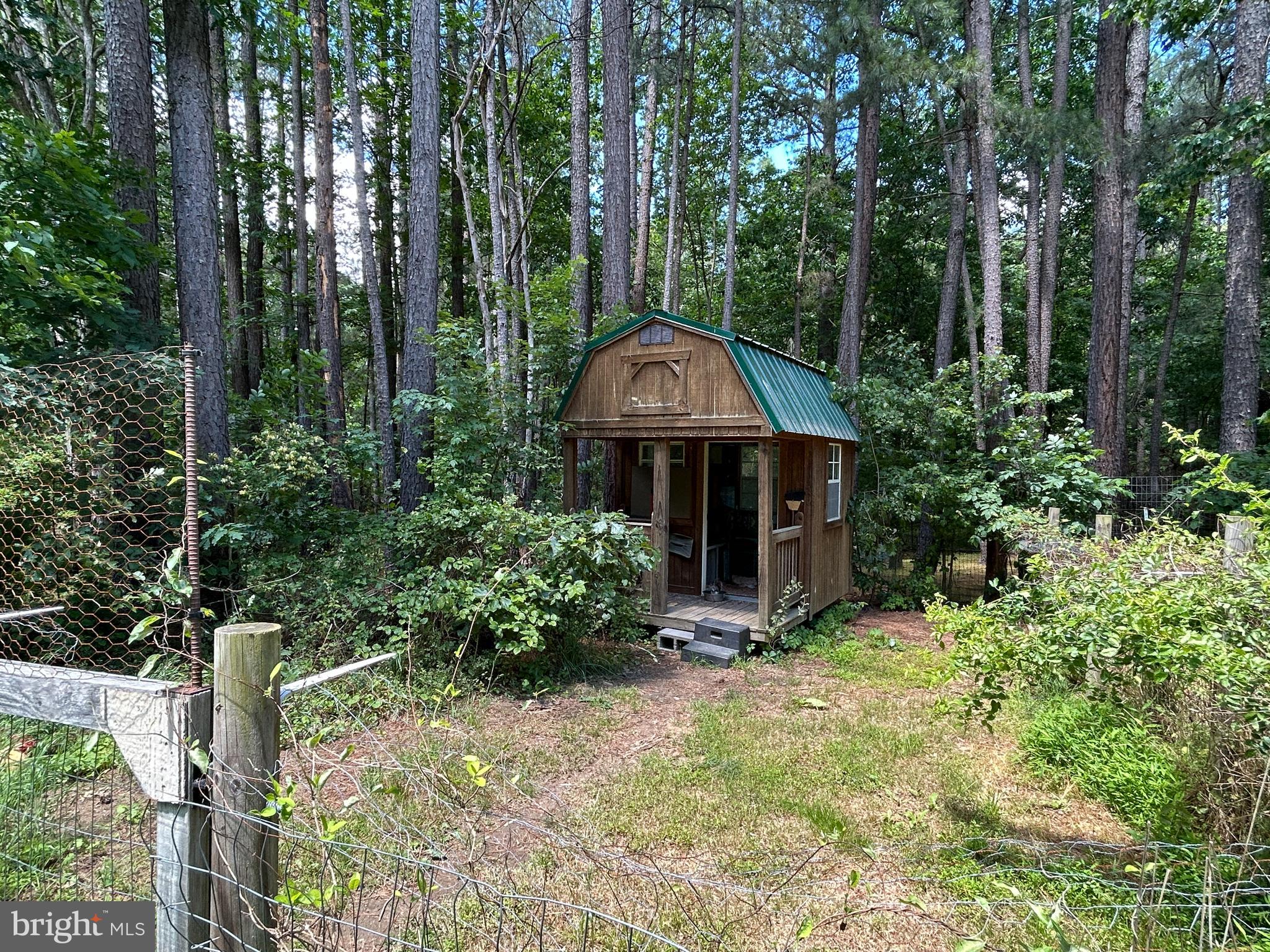 76 Red Burke Road Front Royal, VA 22630 - Photo 17 of 59 Chicken coop with run