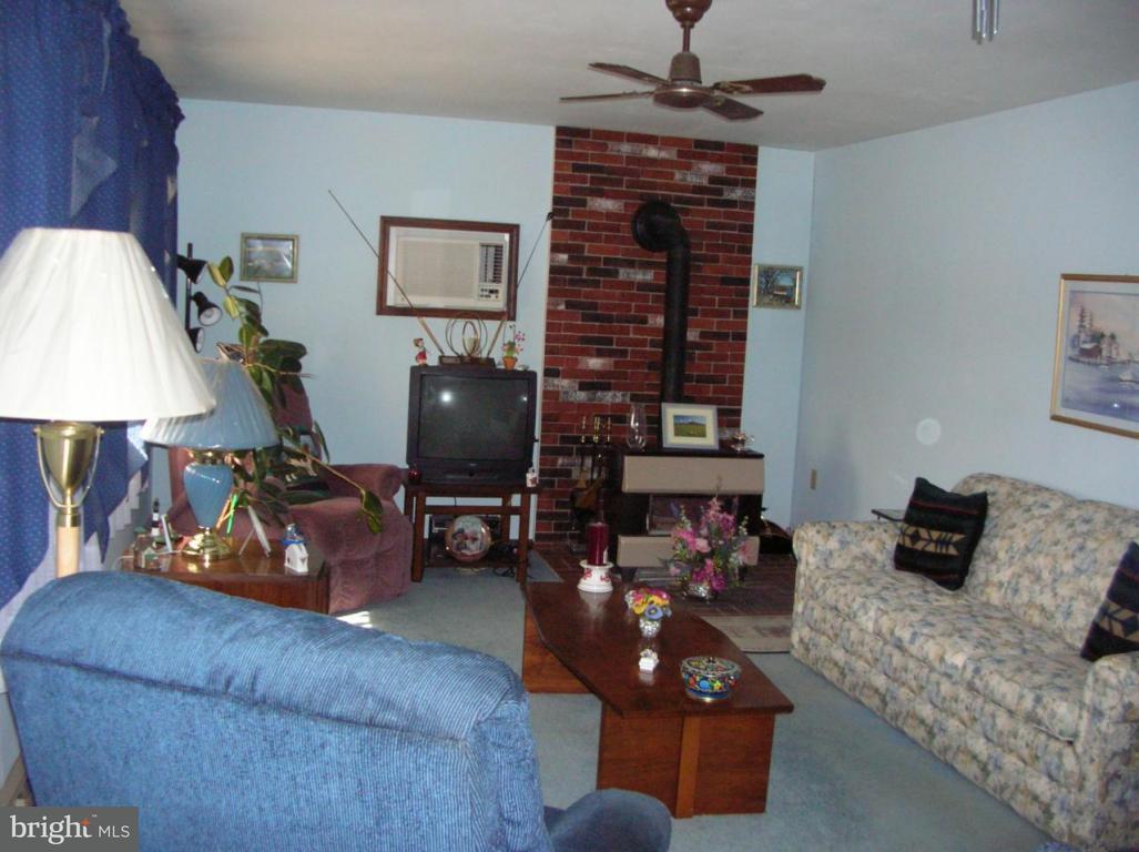 1823 North Eden Road Lancaster, PA 17601 - Photo 3 of 11