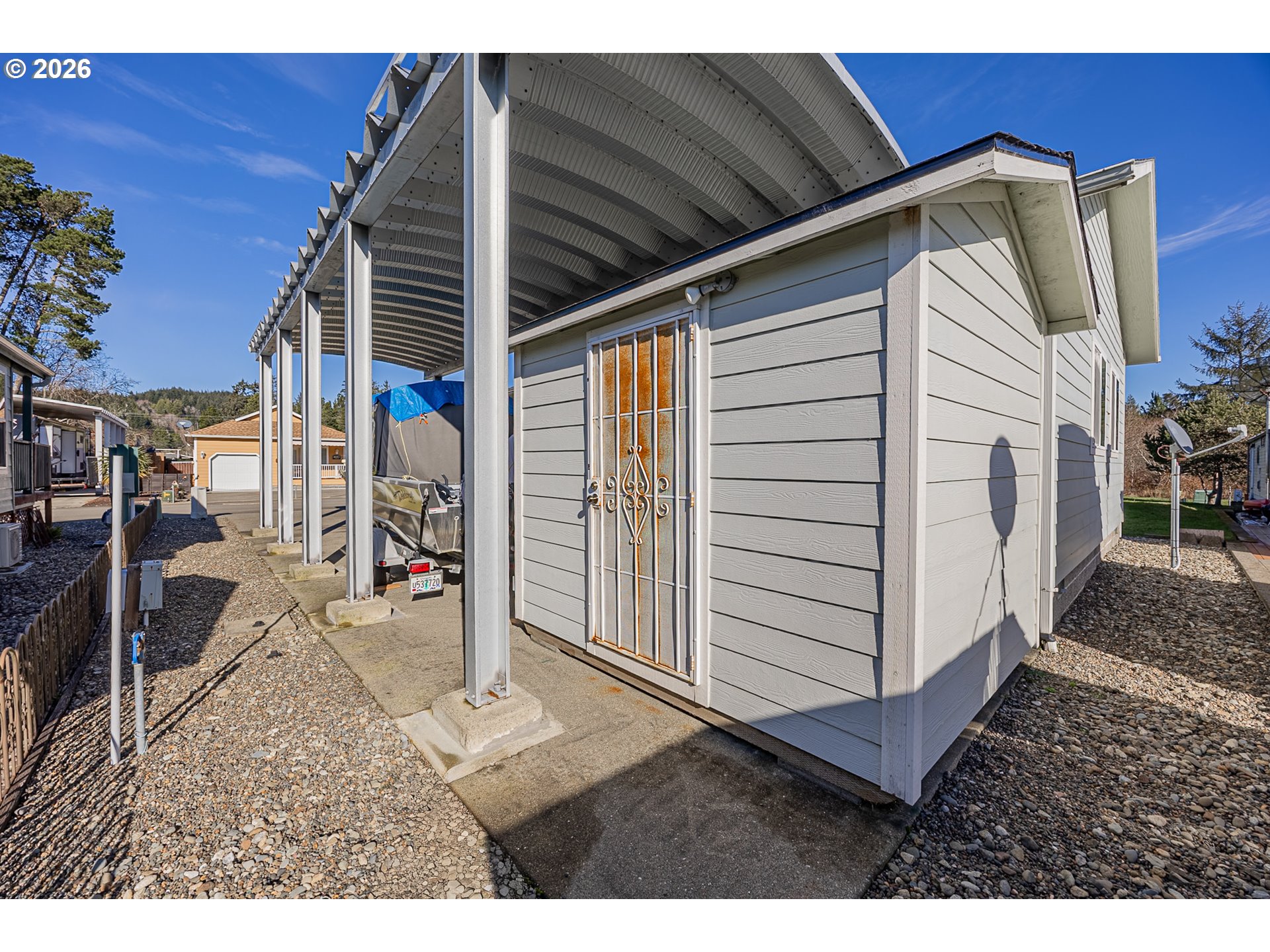 18 Pine Lane Lakeside, OR 97449 - Photo 22 of 33 a view of a garage