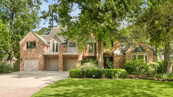 $1,489,000 | 18 Golden Sunset Circle, The Woodlands, TX 77381