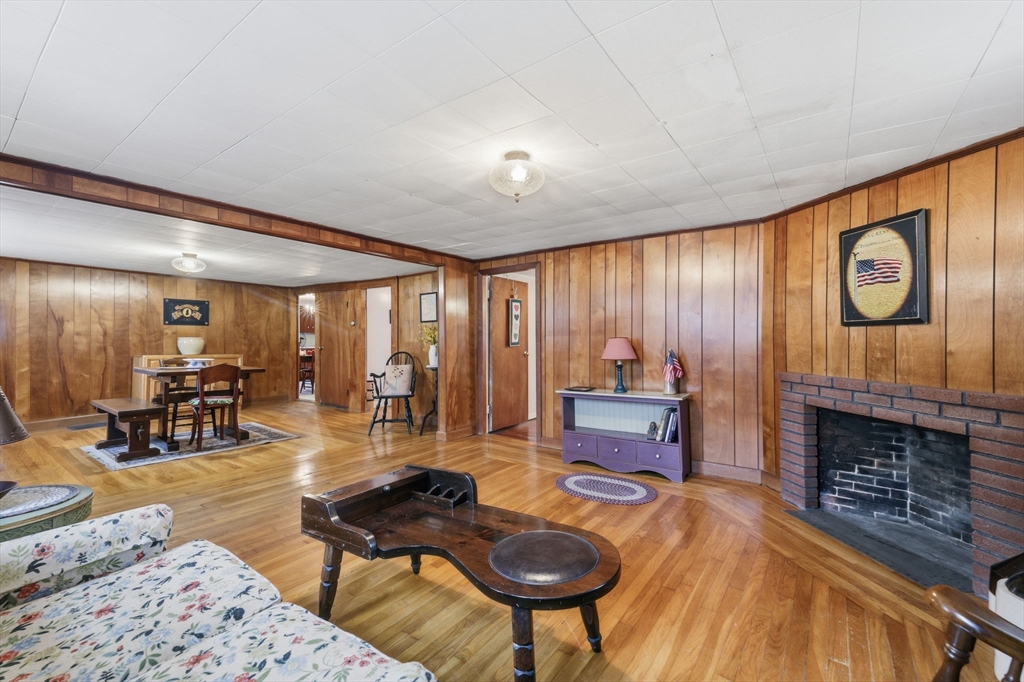 68 Chestnut Street Franklin, MA 02038 - Photo 6 of 27