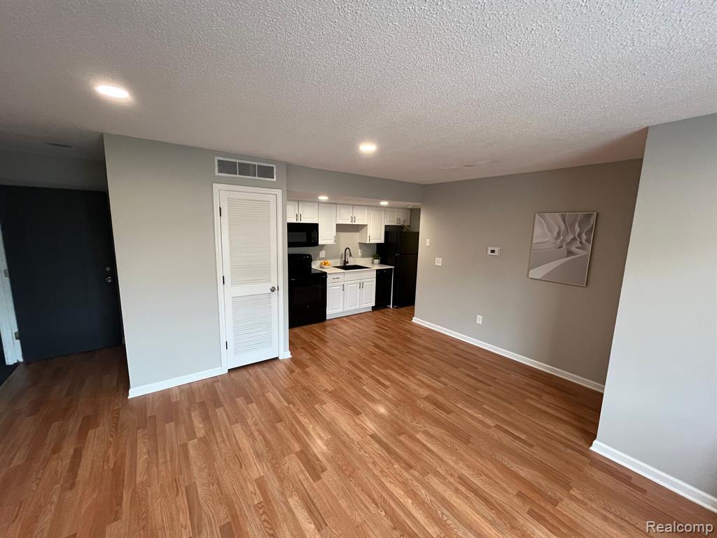 2639 Columbia Road, Unit 7 Berkley, MI 48072 - Photo 2 of 8
