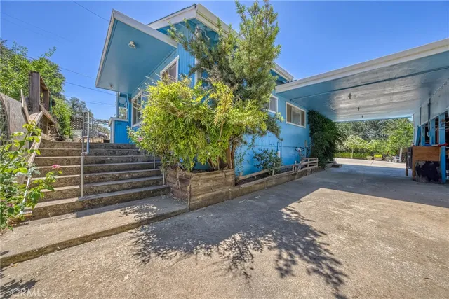 a view of livingroom with window