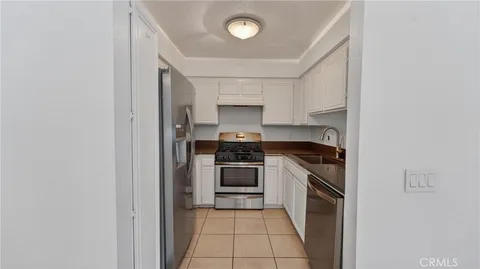 $735,000 | 2600 West Segerstrom Avenue, Unit D, Santa Ana, CA 92704