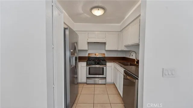 $765,000 | 2600 West Segerstrom Avenue, Unit D, Santa Ana, CA 92704