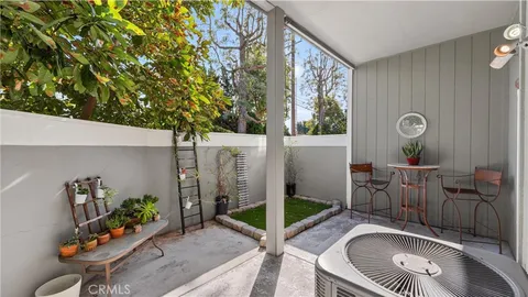 $735,000 | 2600 West Segerstrom Avenue, Unit D, Santa Ana, CA 92704