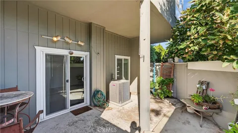 $735,000 | 2600 West Segerstrom Avenue, Unit D, Santa Ana, CA 92704