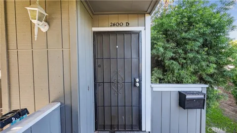 $735,000 | 2600 West Segerstrom Avenue, Unit D, Santa Ana, CA 92704