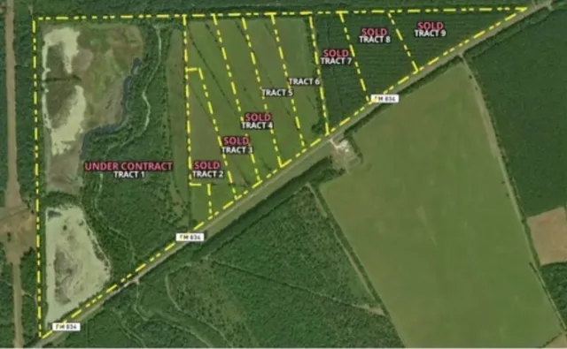 a view of a tennis court