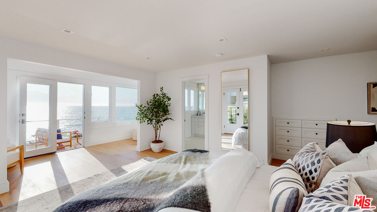 7 Camel Point Drive Laguna Beach, CA 92651 - Photo 20 of 52 a living room with furniture or couch and a potted plant