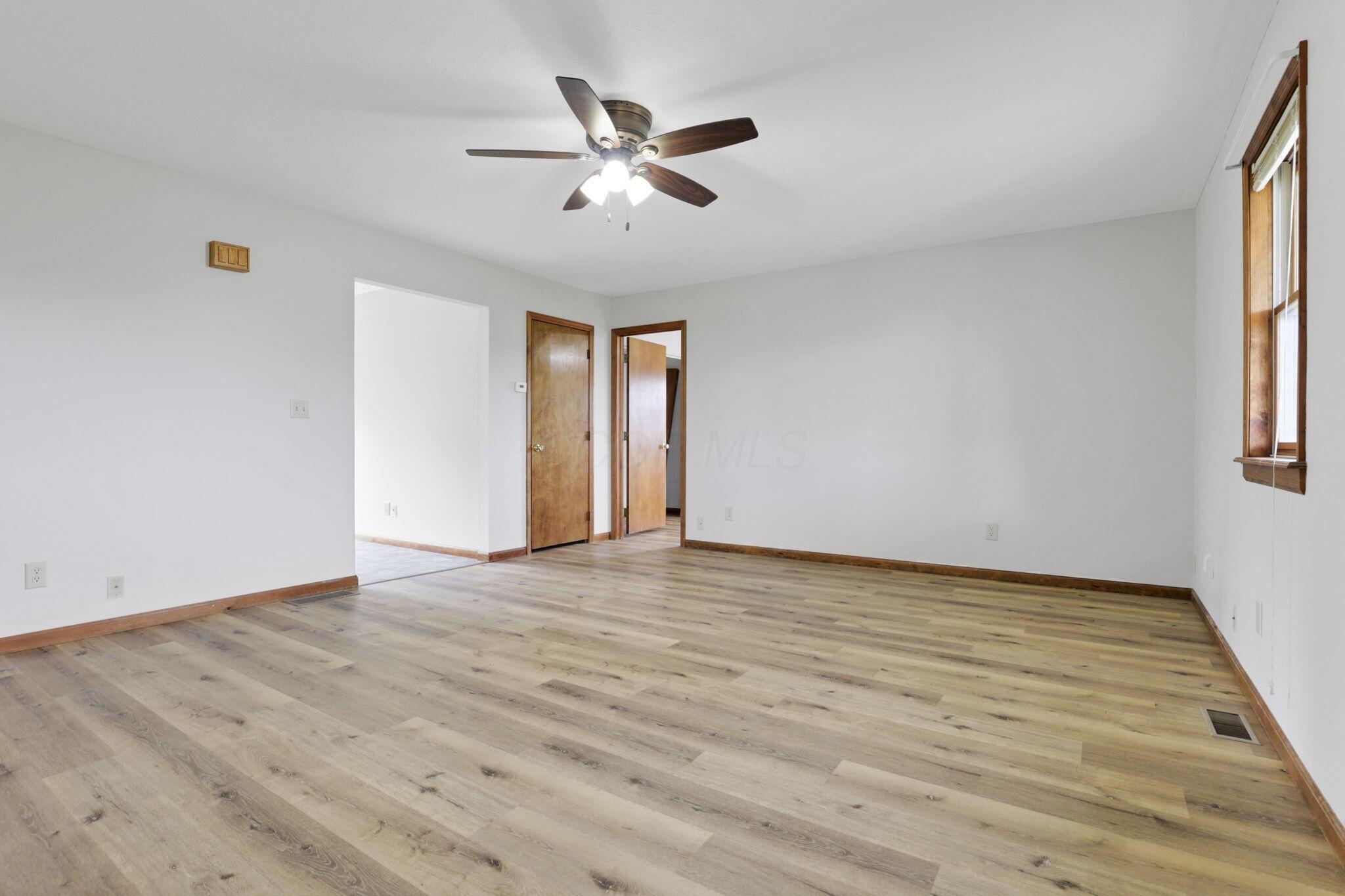 9416 Baker Road Stoutsville, OH 43154 - Photo 7 of 52 Living Room