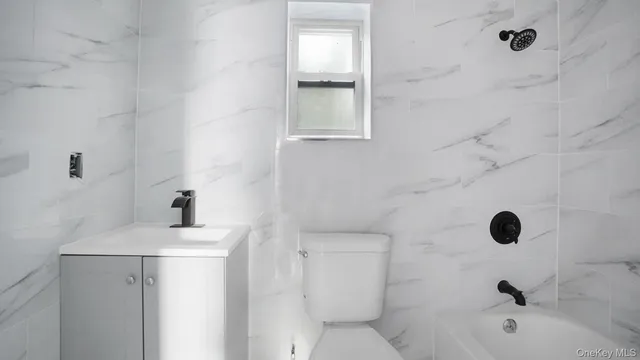 $650,000 | 2040 Washington Avenue | East Tremont