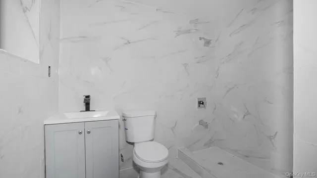 $650,000 | 2040 Washington Avenue | East Tremont