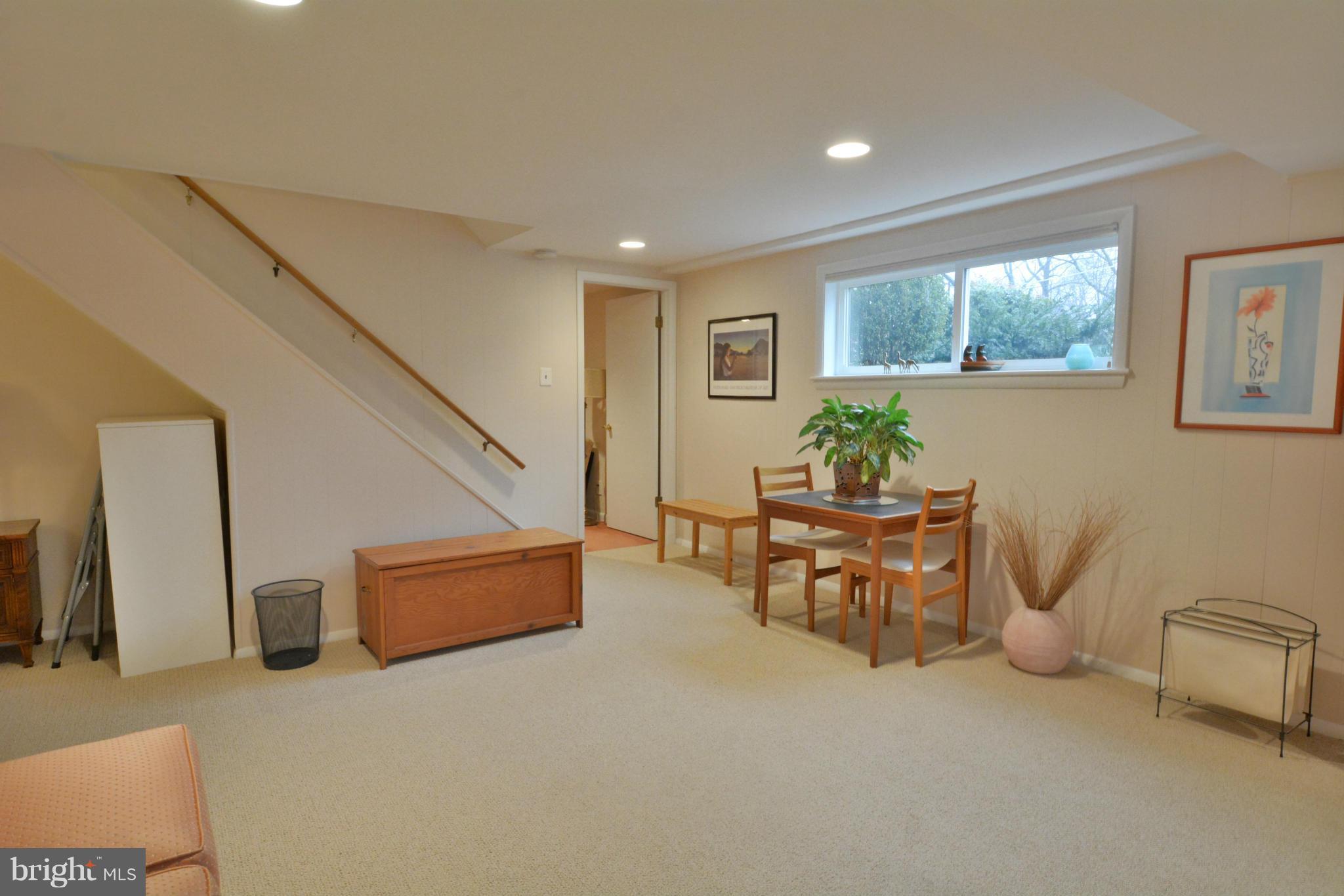 7909 Slidell Lane Springfield, VA 22151 - Photo 18 of 30 a living room with furniture