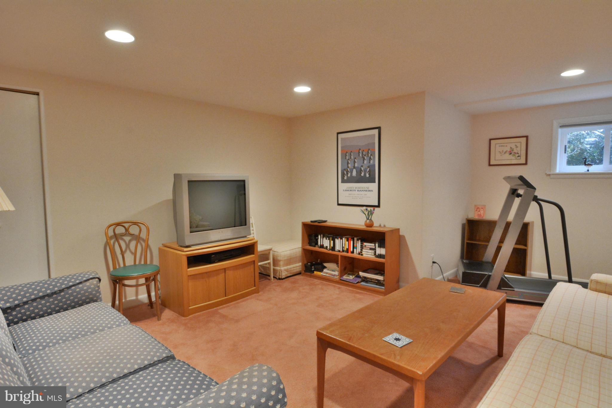 7909 Slidell Lane Springfield, VA 22151 - Photo 24 of 30 a livingroom with furniture and a flat screen tv